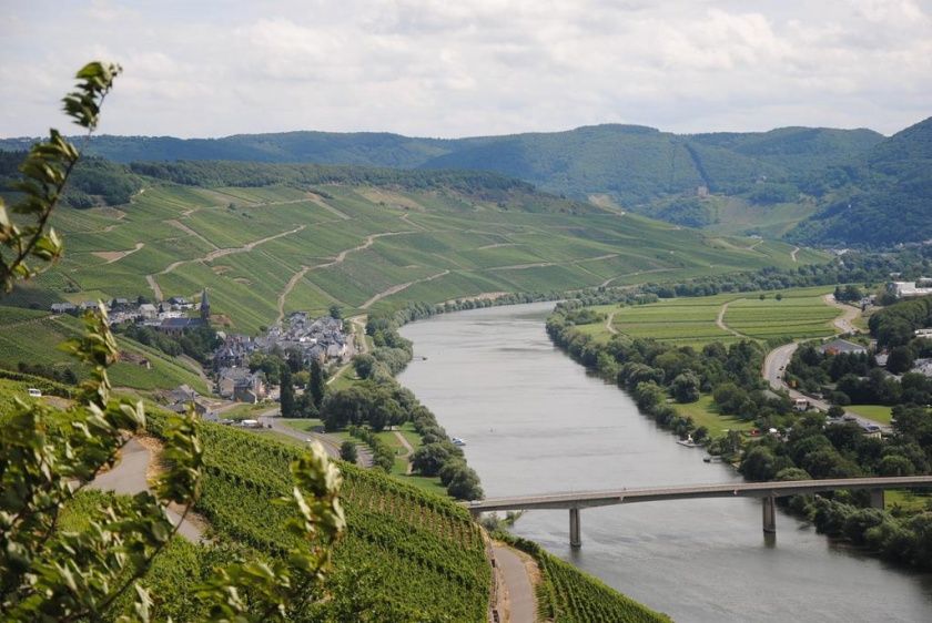 Lieser Blick auf  beste Südhang Weinlagen