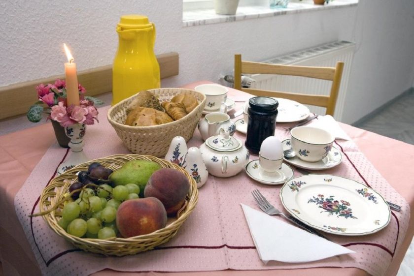 Frühstückstisch in Ferienwohnung Blütenzauber