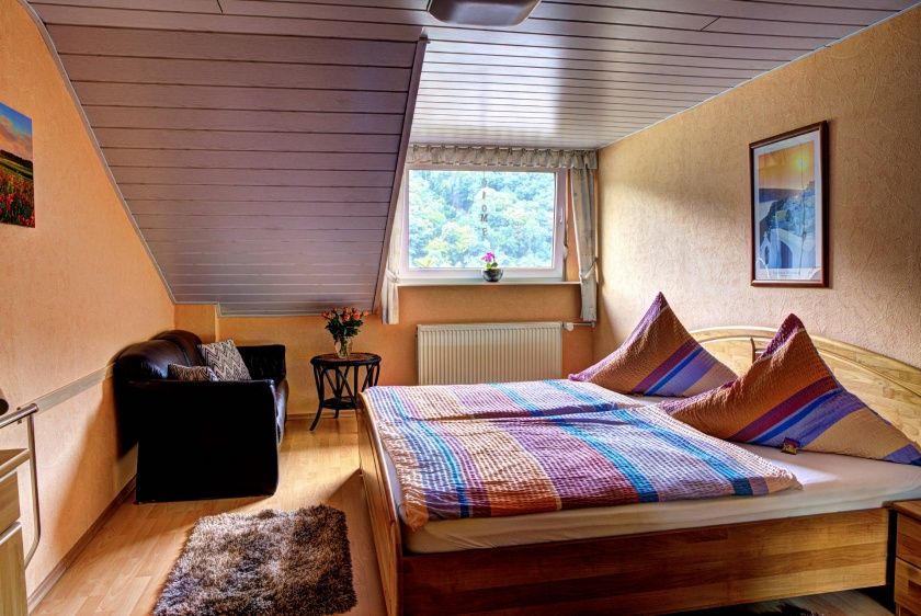 2. Schlafzimmer (Couch gegen 2. Lederstühle ausgetauscht)