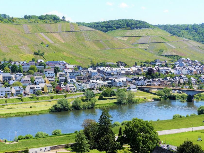 Hausansicht in Zeltingen-Rachtig an der Mosel 